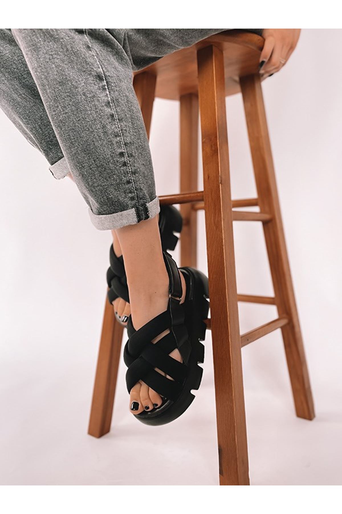 Almira Siyah Kadın Sandalet